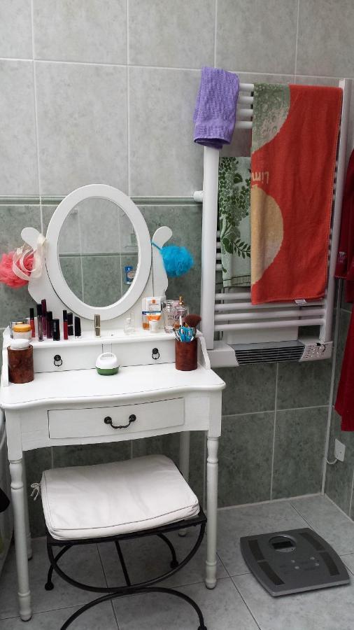 Chambre Privee Avec Salon, Garage Voiture, Velos, Motos Tourville-sur-Arques Exteriér fotografie