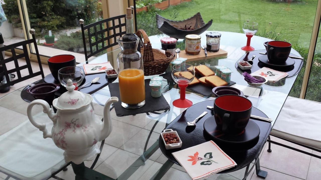Chambre Privee Avec Salon, Garage Voiture, Velos, Motos Tourville-sur-Arques Exteriér fotografie