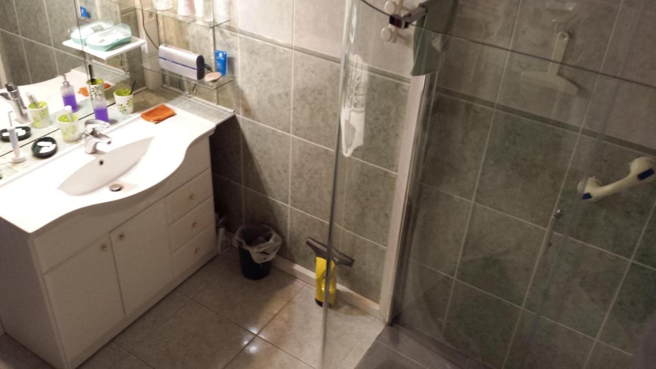 Chambre Privee Avec Salon, Garage Voiture, Velos, Motos Tourville-sur-Arques Exteriér fotografie